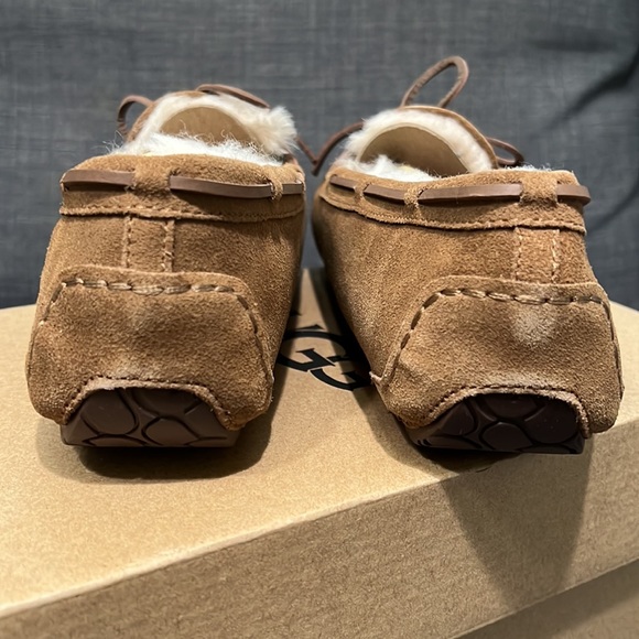 *new* kids Ugg Slippers - Picture 5 of 7